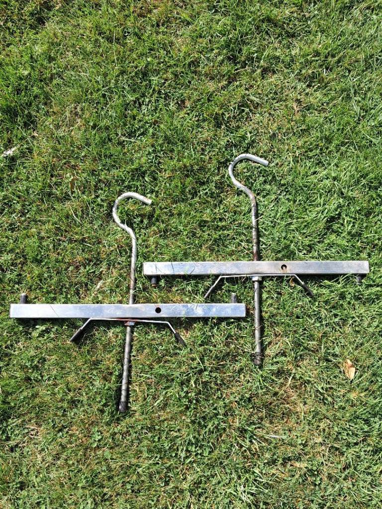 Pair of ladder clamps