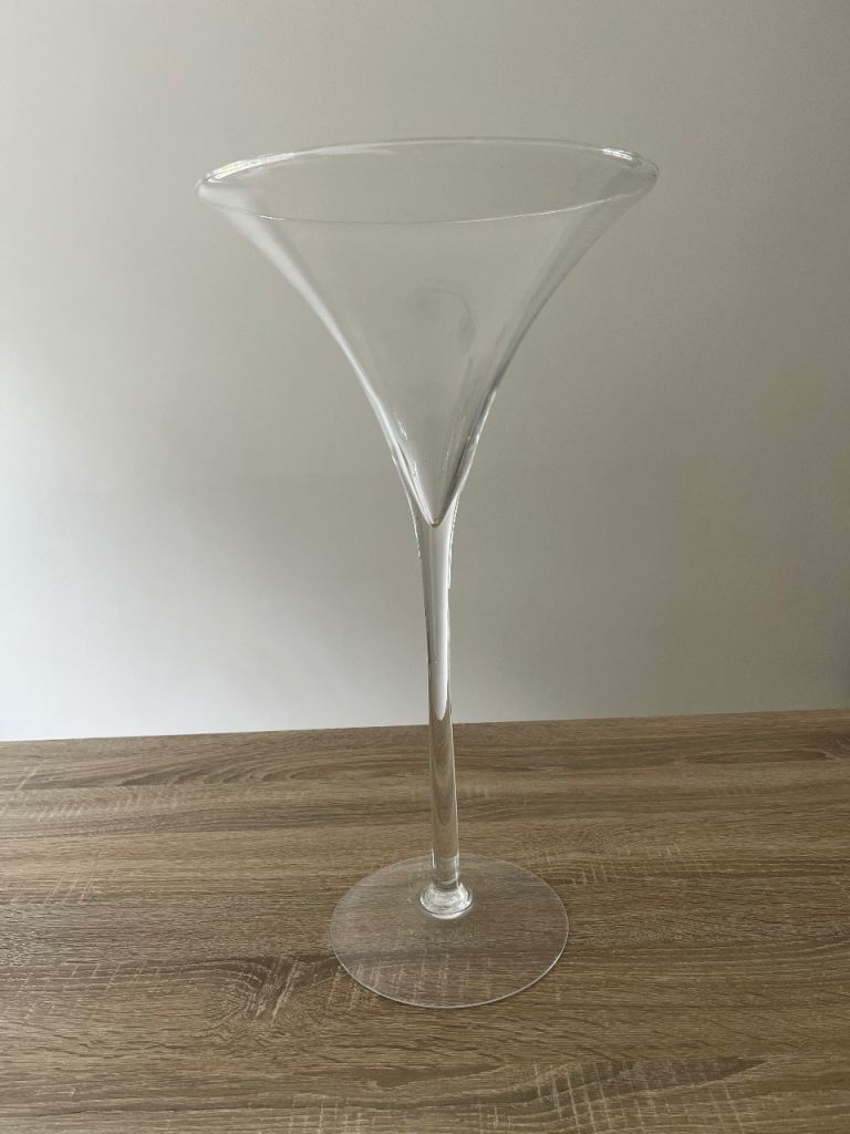 12x large glass martini vases, beautiful for wedding table decoration