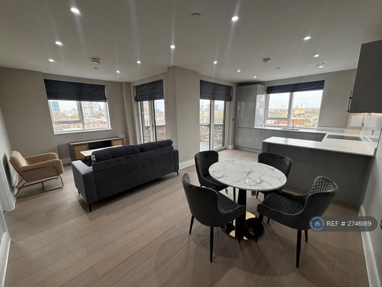 2 bedroom flat in Hyde Apartments, London, SW11 (2 bed) (#2746189)