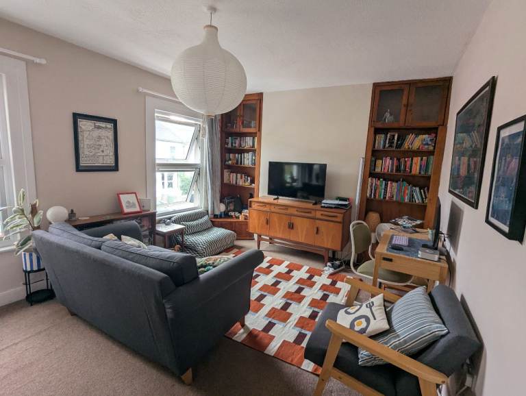 Sunny, Bright 1-Bed Top Floor Flat in Terraced House, Arabin Road, SE4