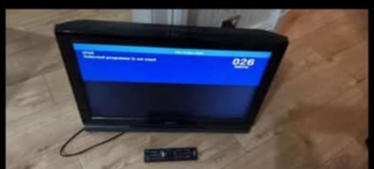 Sony Bravia 26 inch LCD tv with 3 hdmi slots , freeview , remote - for wall mount