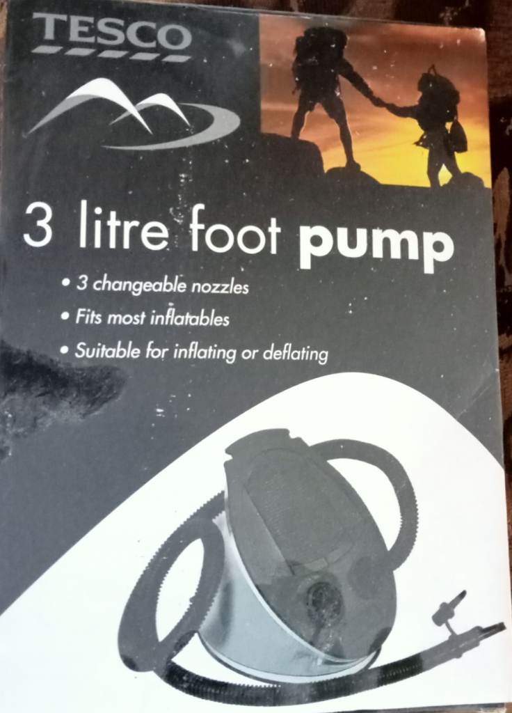 Inflatable single bed and pump