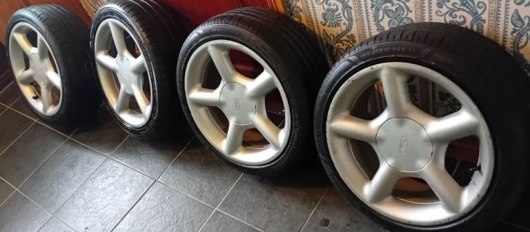 ALLOY WHEELS MK1 MONDEO OR ESCORT GREAT CONDITION SIZE 195/45R 16 84V XL 