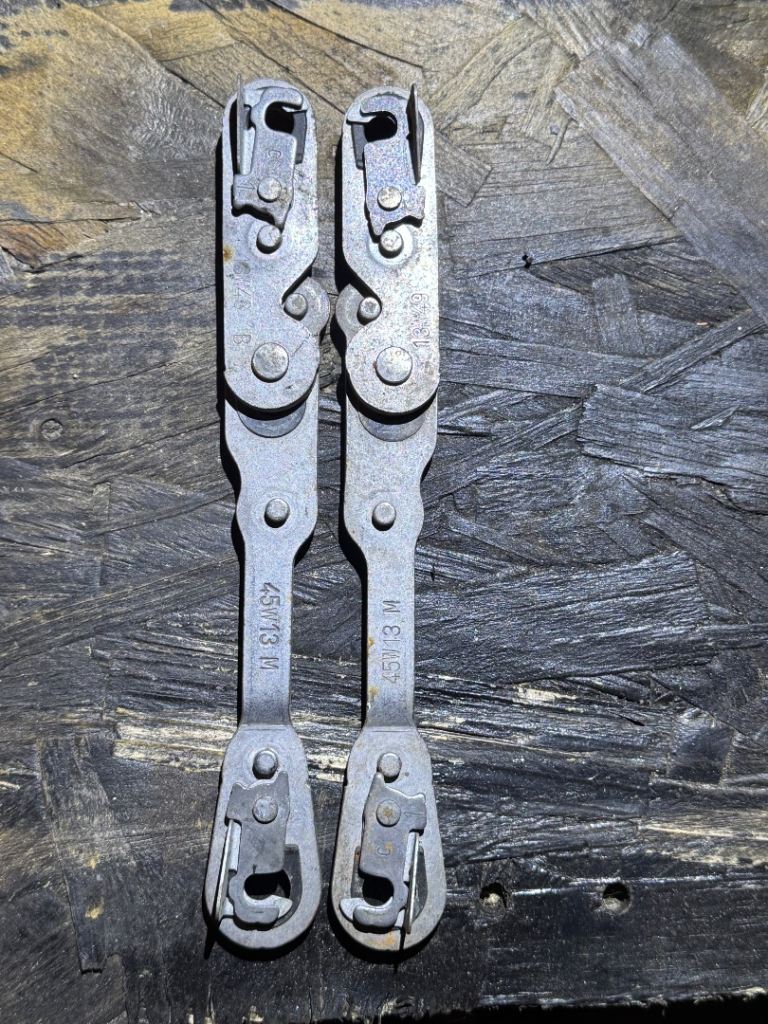 Mercedes Hood Hinge Stops (set)