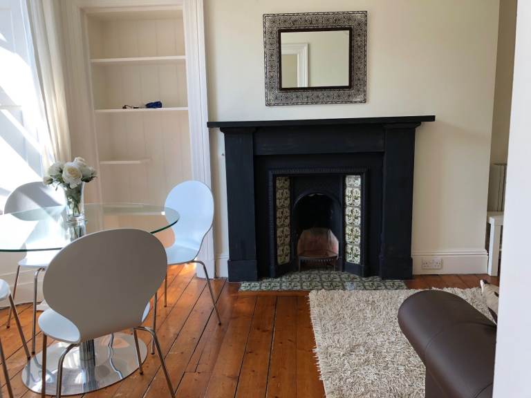 Marchmont: Spacious, bright, west facing 1 bedroom 3rd floor flat next to Meadows