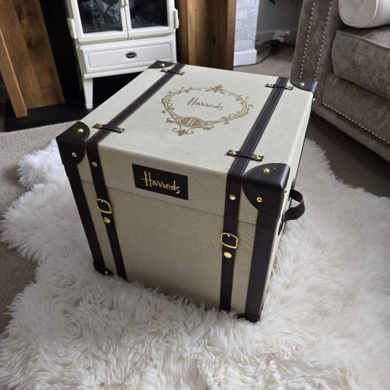 Harrods Woven Cream Storage Trunk - Side Table - Coffee Table