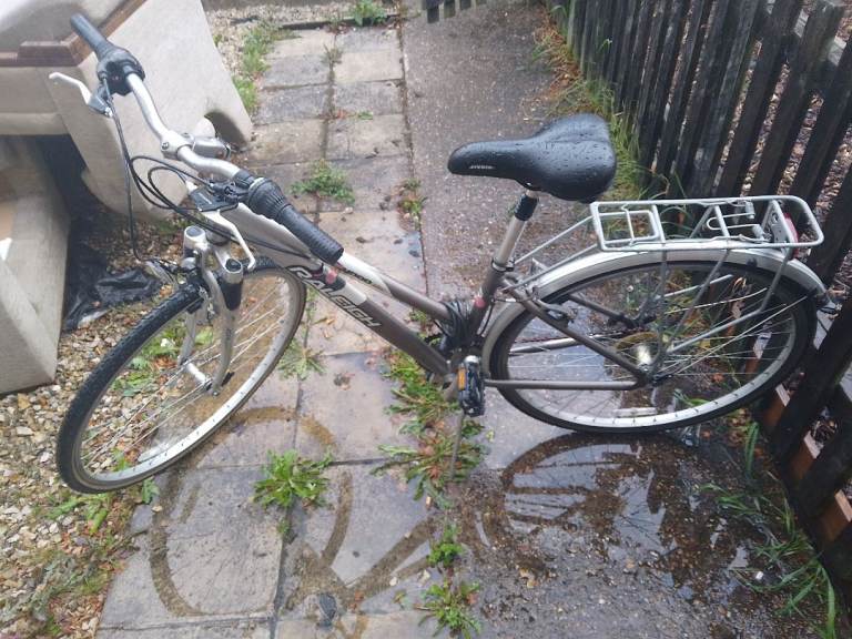 Raleigh Commuter Bike with Rear Rack – Good Condition