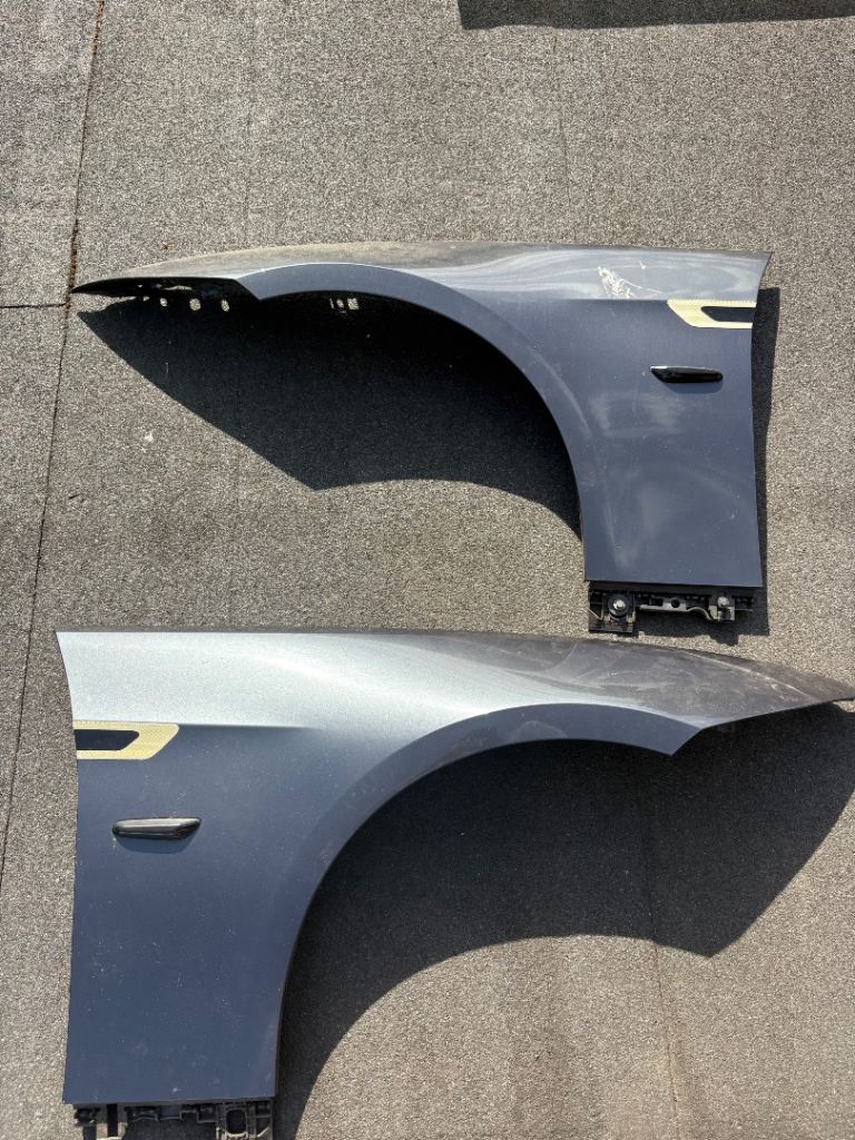 BMW 3 Series 320i M Sport: front wings 