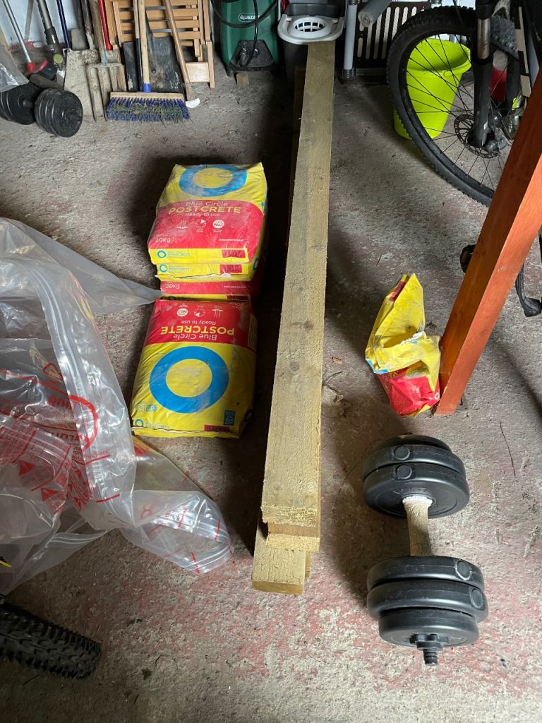 Four 6ft fence posts and 4 bags of postcreat 
