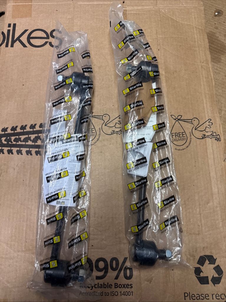 Lexus ct200h front drop links new 