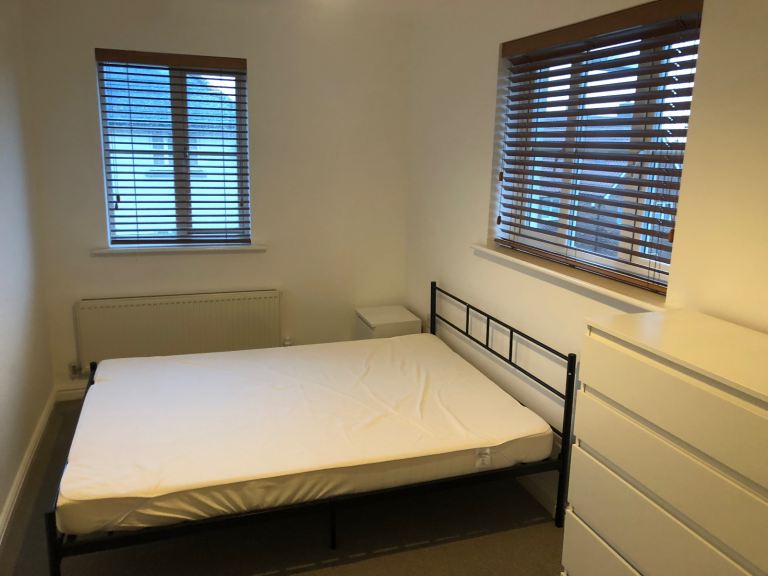Double bedroom to rent in professional HMO £520 pm all bills included. 