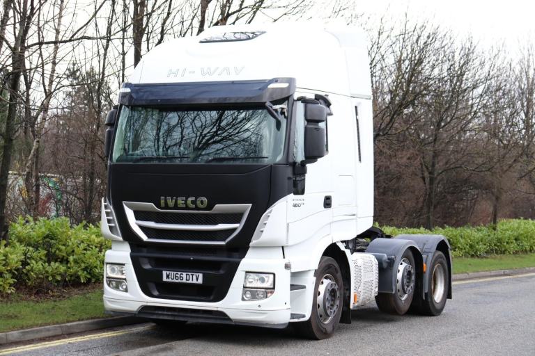 IVECO STRALIS 460 HI-WAY 6X2 MIDLFIT TRACTOR (2016)