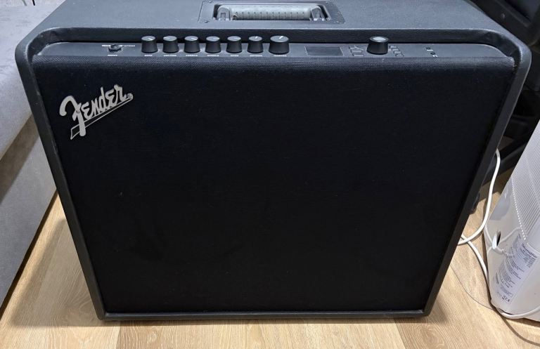 Fender Mustang GT200 + MGT-4 footswitch