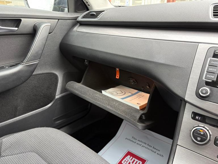 2013 Volkswagen Passat 2.0 TDI BMT Highline 5dr ++ 11 VW SERVICES / 35 TAX / SAT NAV / DAB ++ EST...