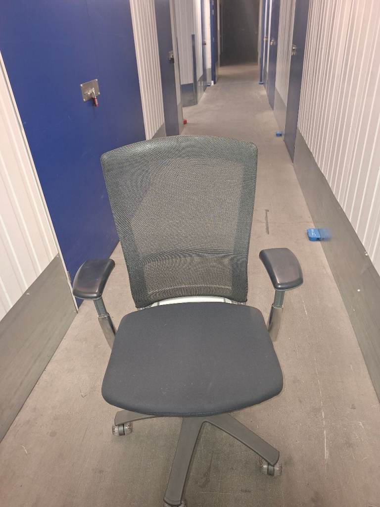 Chairs with armrests