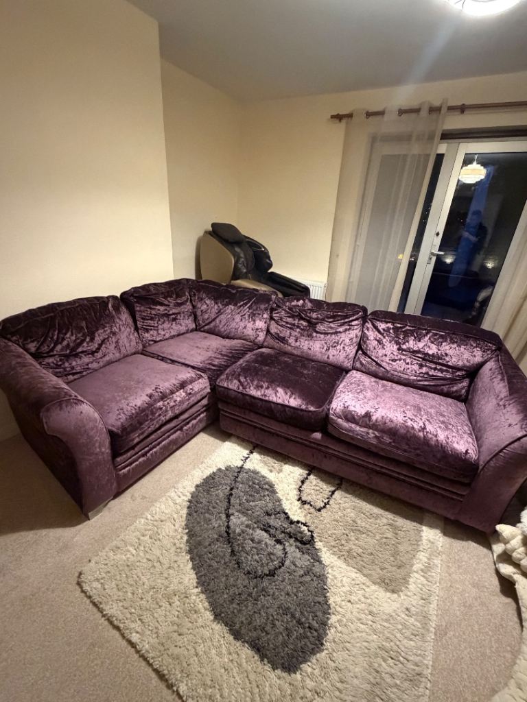 4/5 Seater Sofa, L Shape, Used but good condition 