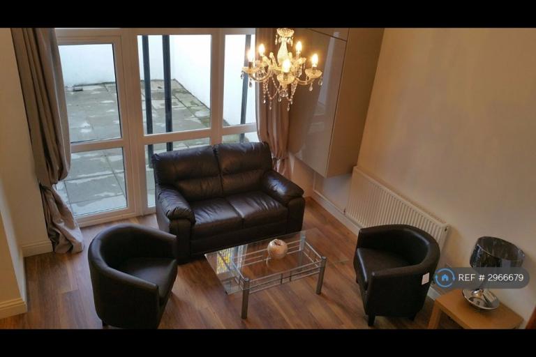 2 bedroom flat in Ashley House, Bristol, BS2 (2 bed) (#2966679)