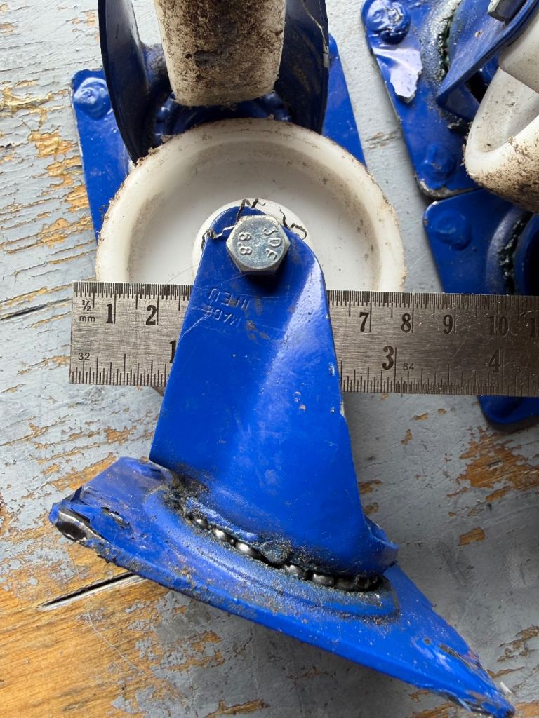 Casters roller bearing, all 4 swivel. 