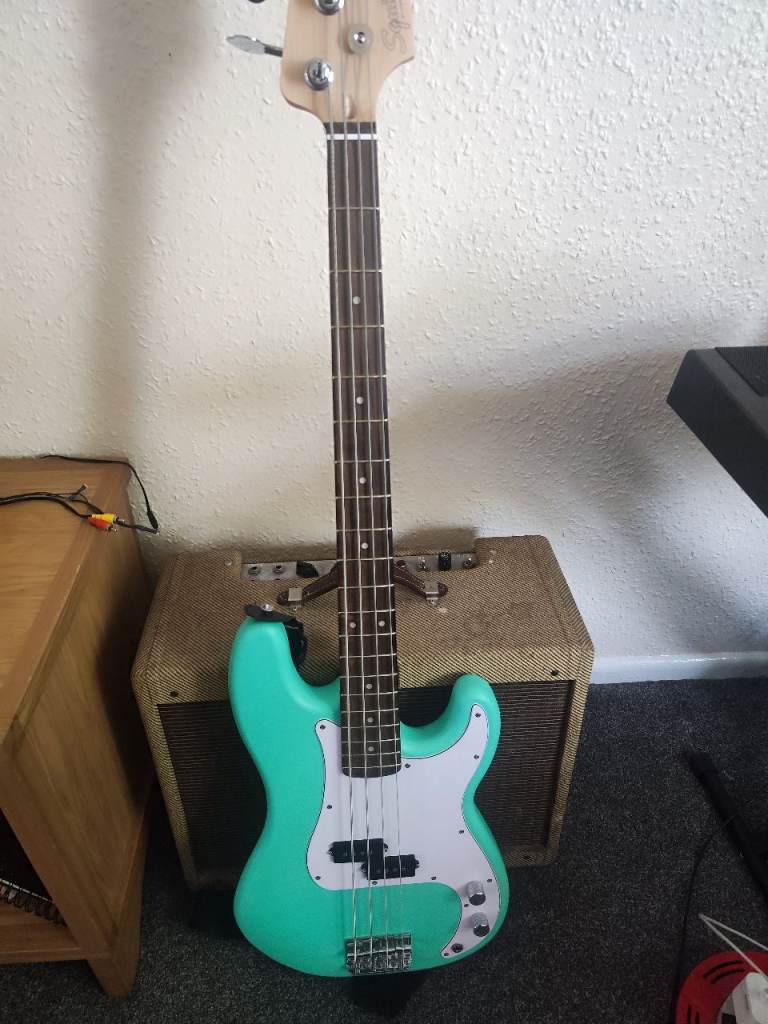 Squire precision bass 