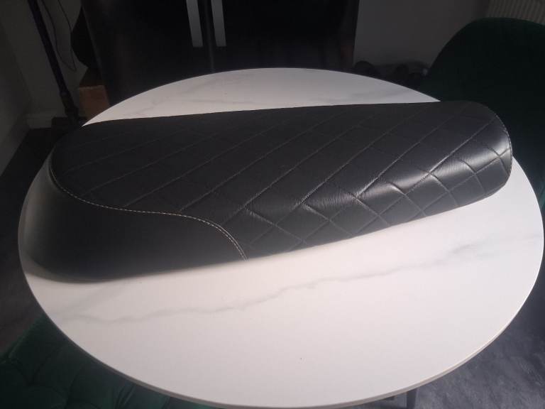 Royal Enfield Interceptor seat
