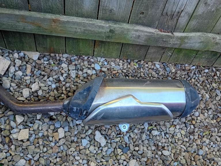 Triumph tiger 800 exhaust,rear hugger and crash bars