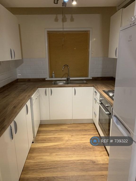 4 bedroom flat in Oakshott Court, London, NW1 (4 bed) (#739322)