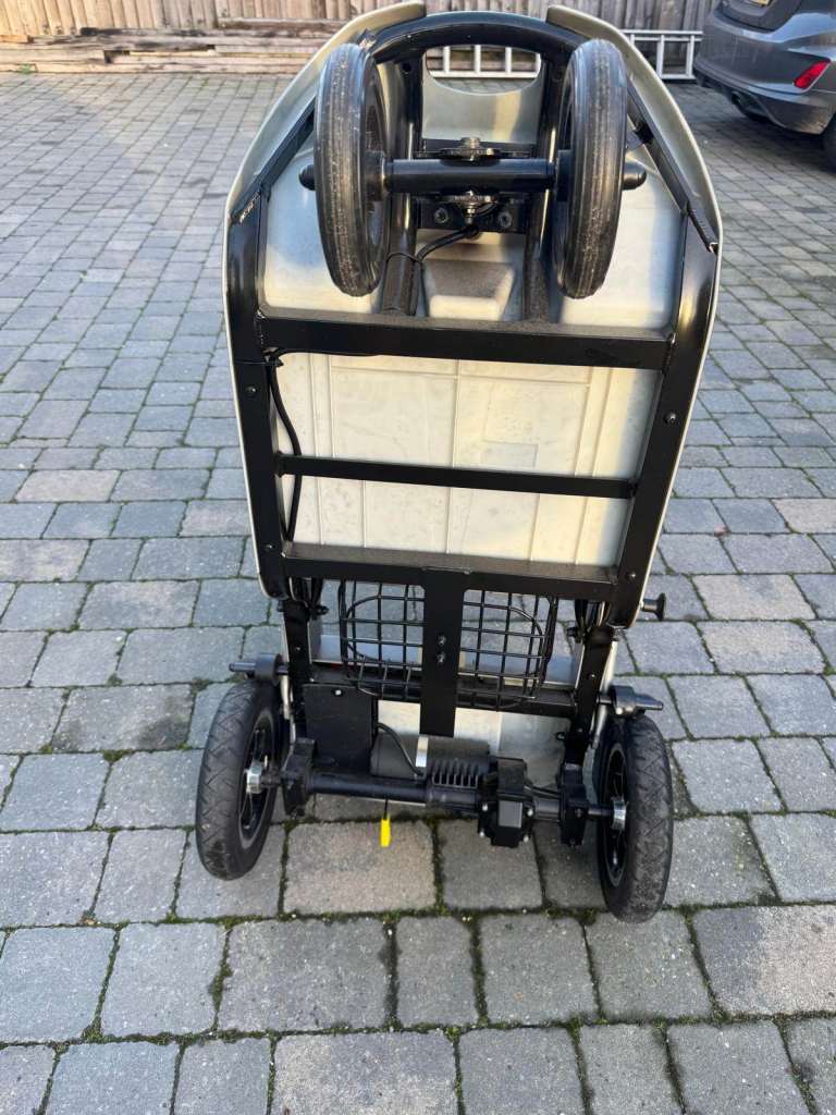 Q-Fold folding scooter - fabulous condition