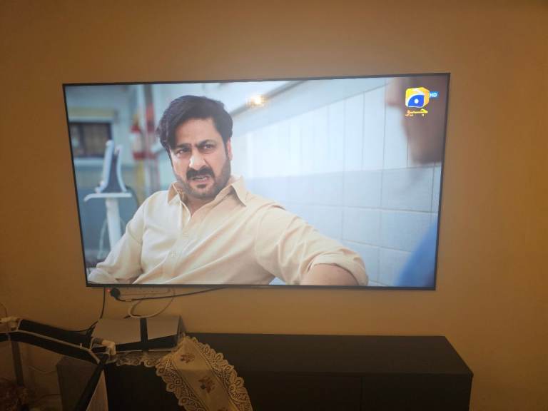 Large Flat Screen TV - Good Condition need gone asap 