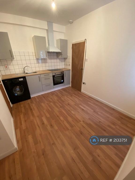 Studio flat in Gibbon Road, London, SE15 (#2133751)