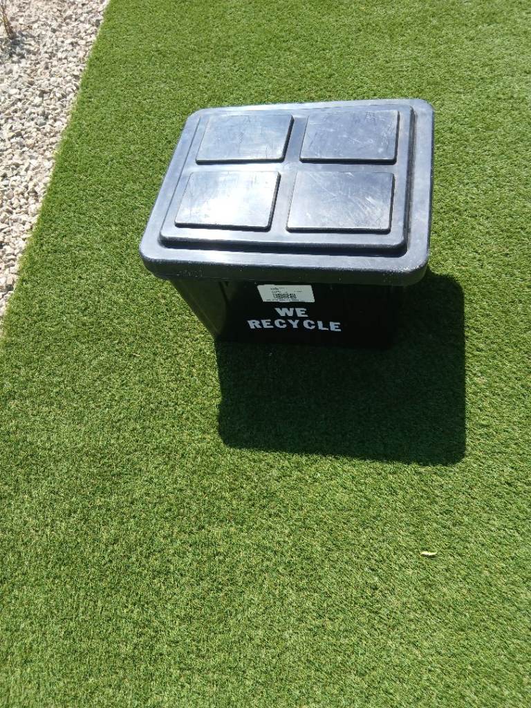 Storage box 