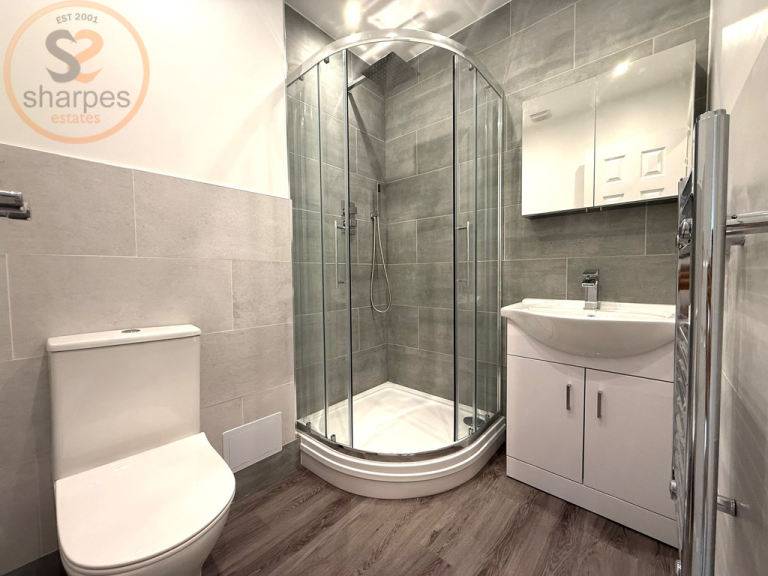 1 bedroom flat in Heathfield Drive, Mitcham, Surrey