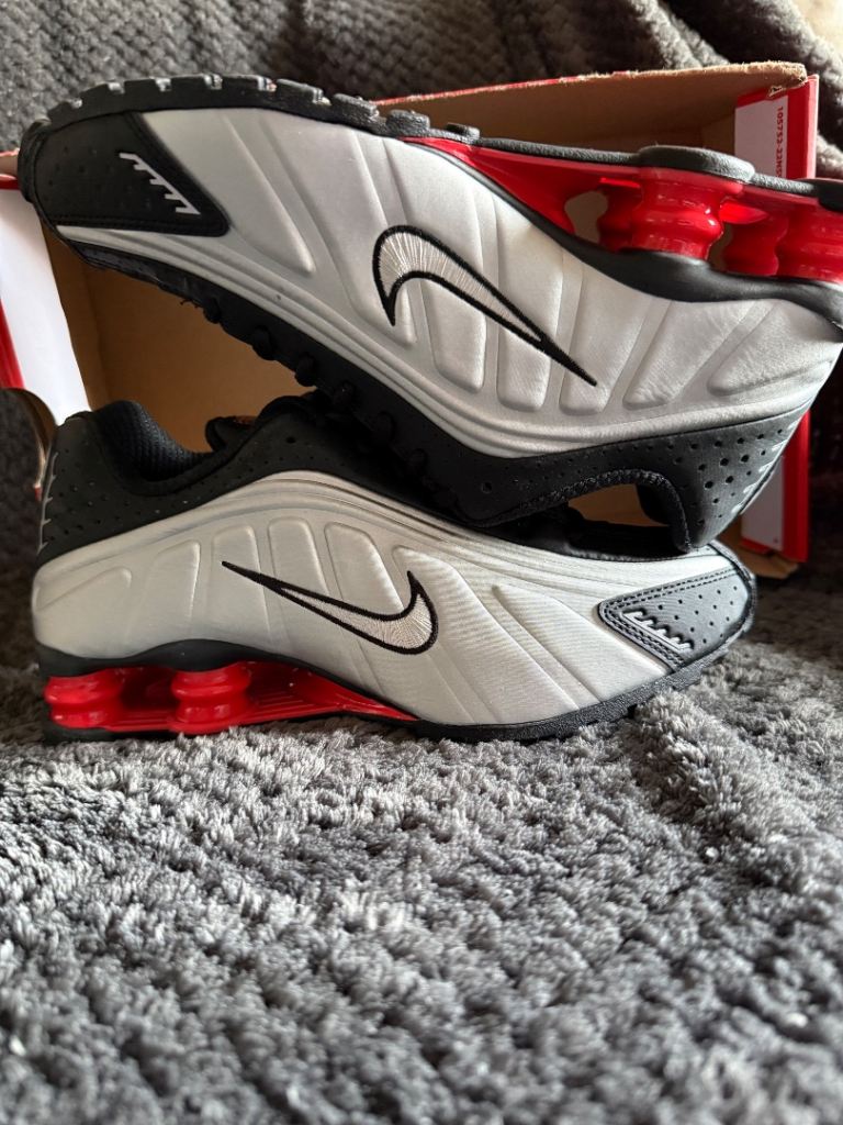 Brand new half box, Nike shox R4, size 4.5