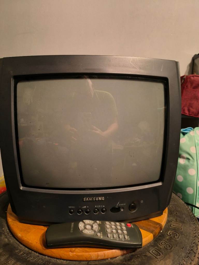 Samsung CRT TV with Remote – Good Condition