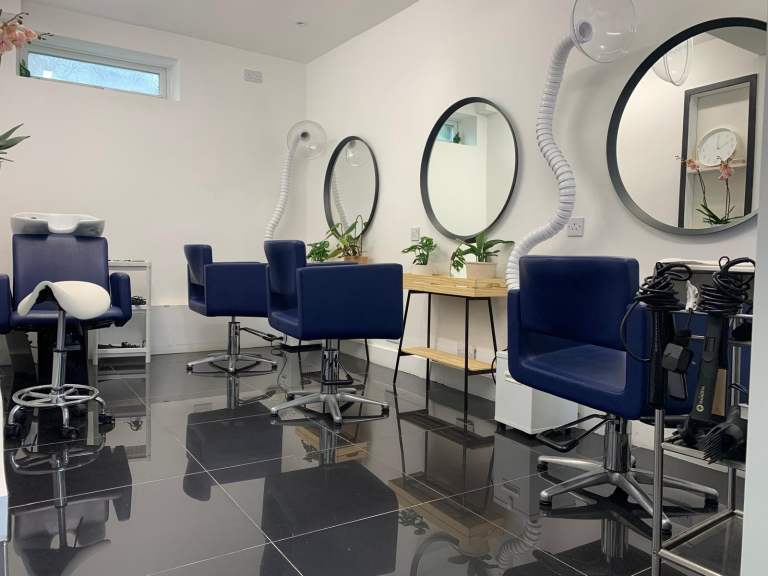 Salon Hairdressing 4 Chairs 1 Backwash 1 Bench- blue furniture 