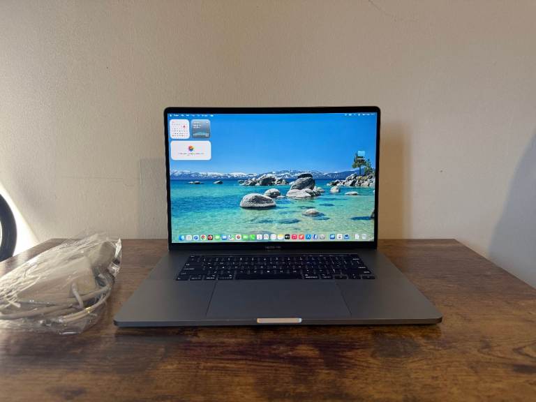 MacBook Pro 16 inch 2019 / 16 GB RAM / 512 GB SSD / TouchBar / A2141