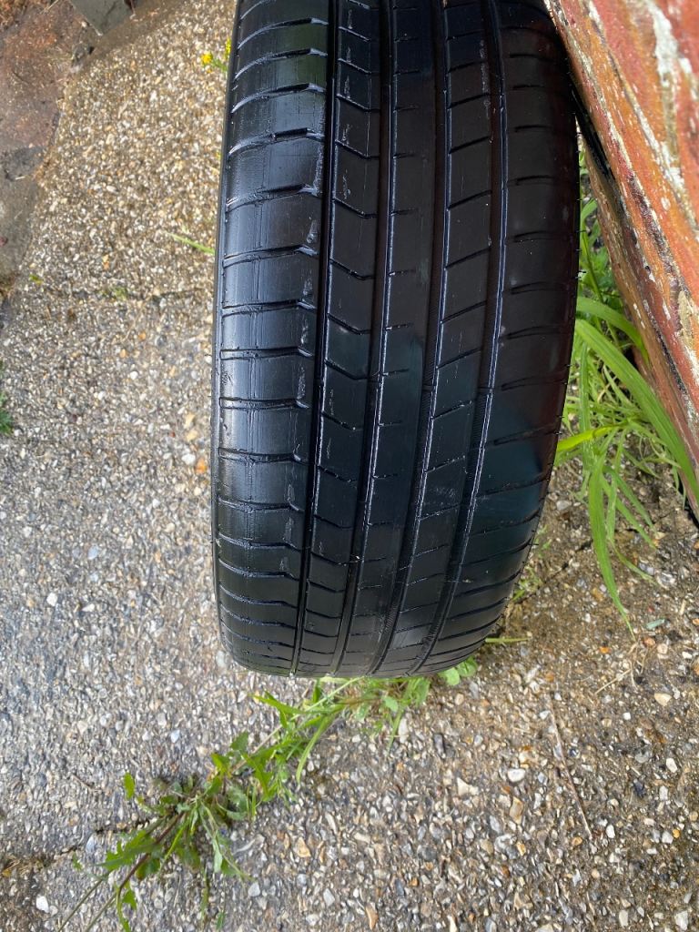 Tyre and rim 