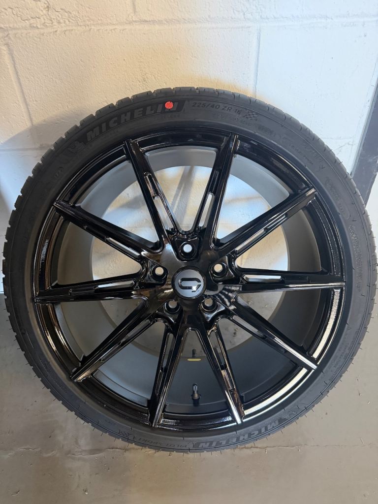 18” Cades Chronos with tyres. Brand new! 