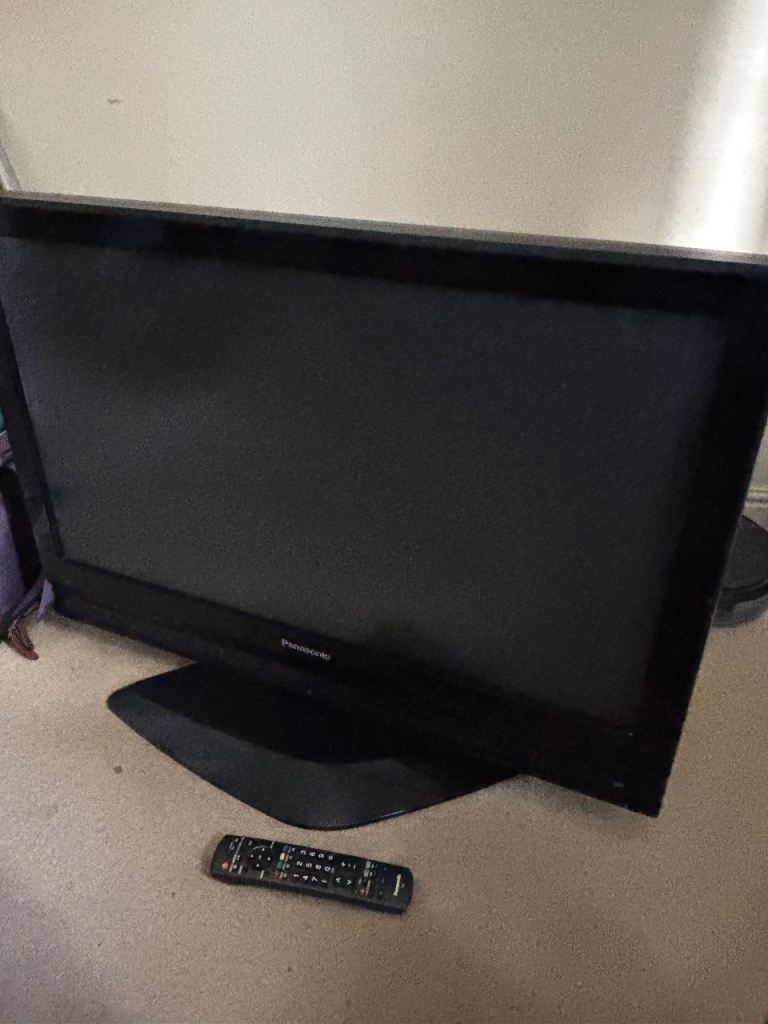 37” Panasonic TV with remote