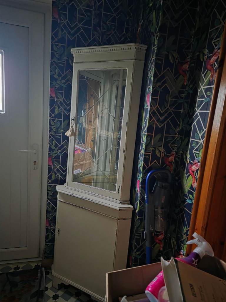 White corner unit 