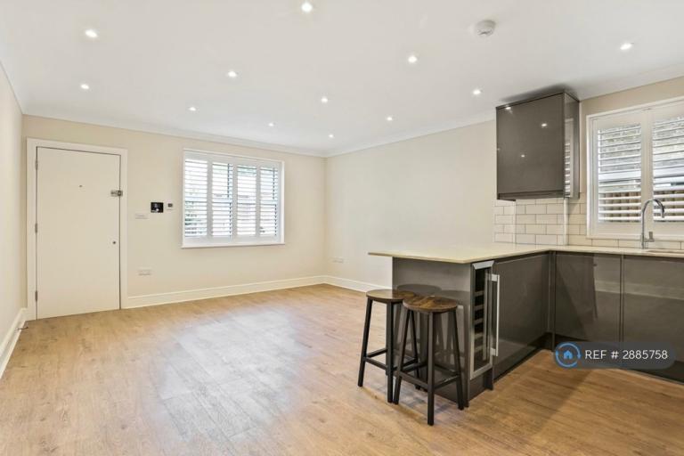 2 bedroom flat in Pentagon House, Carshalton, SM5 (2 bed) (#2885758)