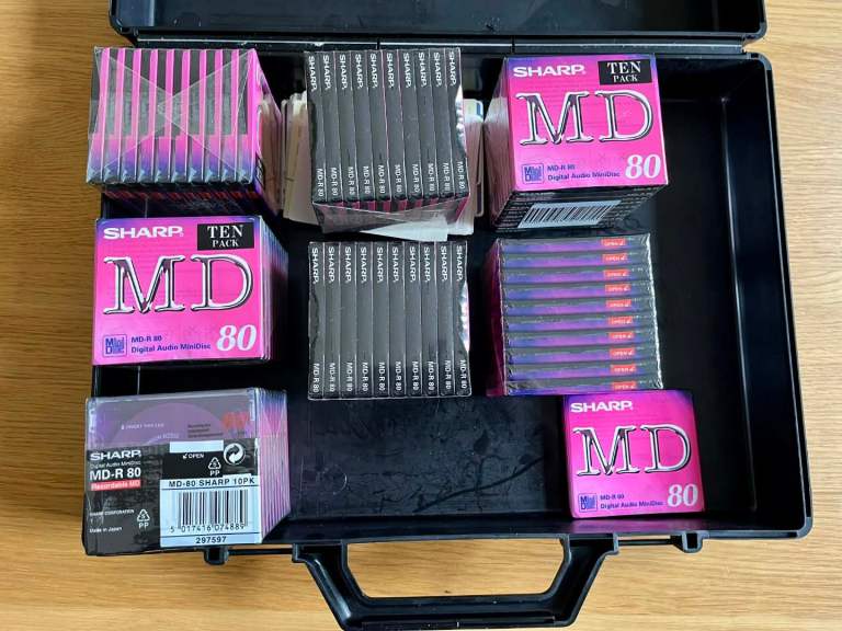 71 Unused mini discs
