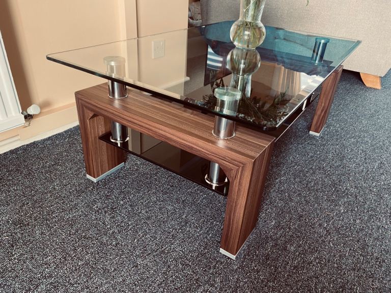 MODERN COFFEE TABLE - DELIVERY AVAILABLE 