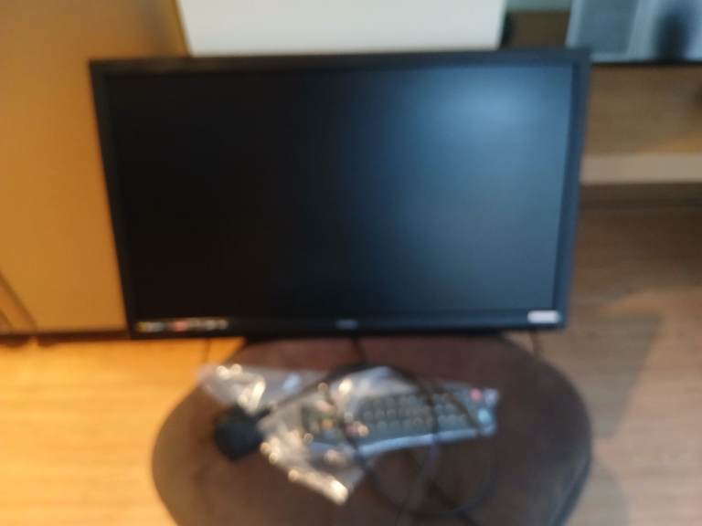 TECHNIKA 23".6 HD LED T.V.