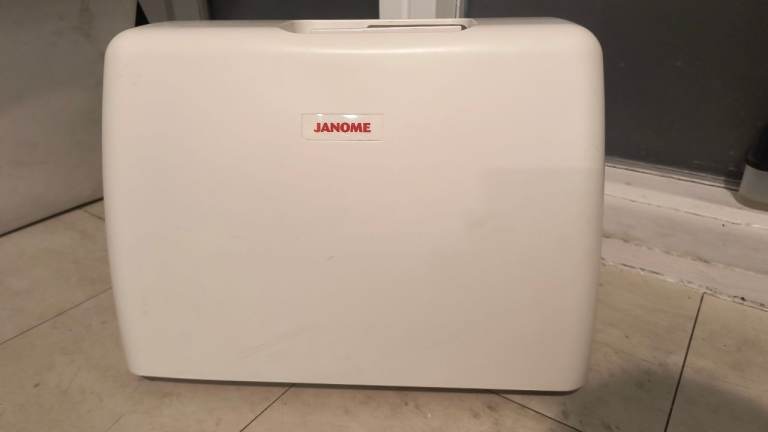 Janome 7025 Sewing Machine with Hard Protective Case