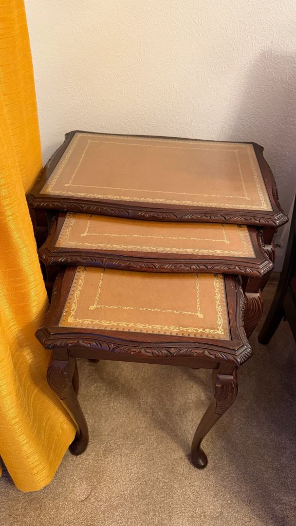 Nest of Wooden tables