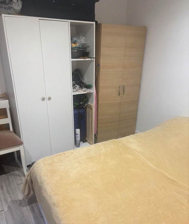 Furnished room in Harrow (HA2)