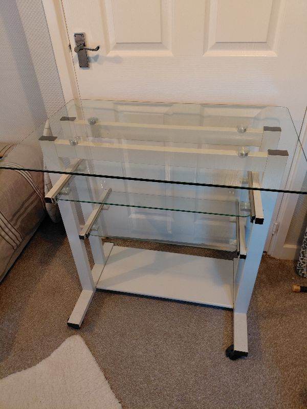 Computer desk on wheels