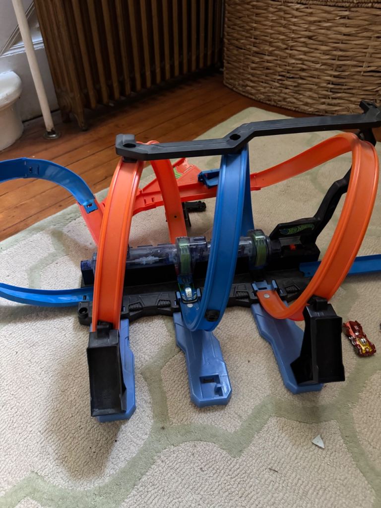 Hot Wheels Track Set with Cars – Good Condition