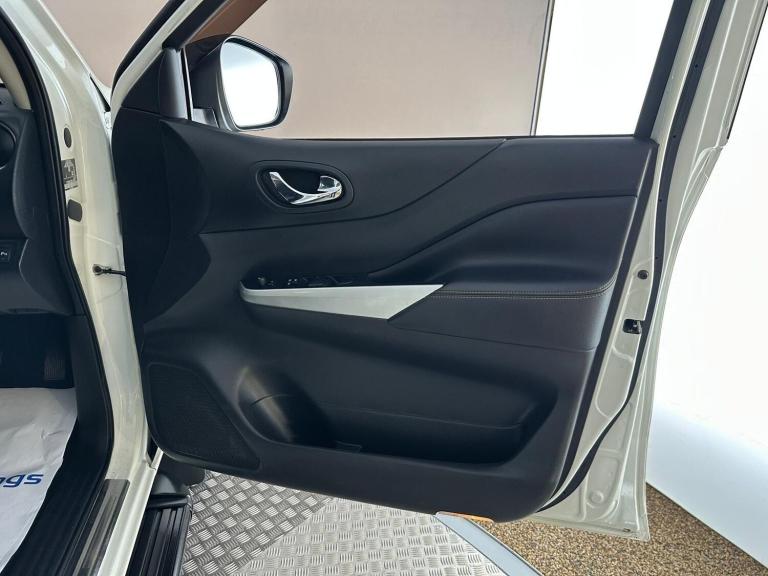 2018 Nissan Navara 2.3 dCi N-Guard Auto 4WD Euro 6 4dr PICK UP Diesel Automatic