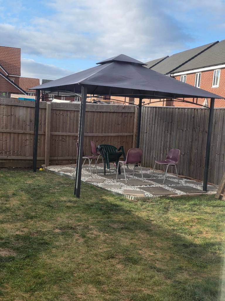 Garden Gazebo with Dark Grey Canopy – Good Condition